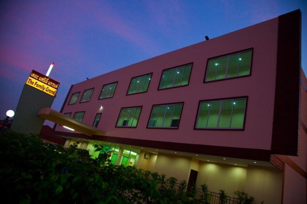 The Family Grand Hotel อุดรธานี ภายนอก รูปภาพ